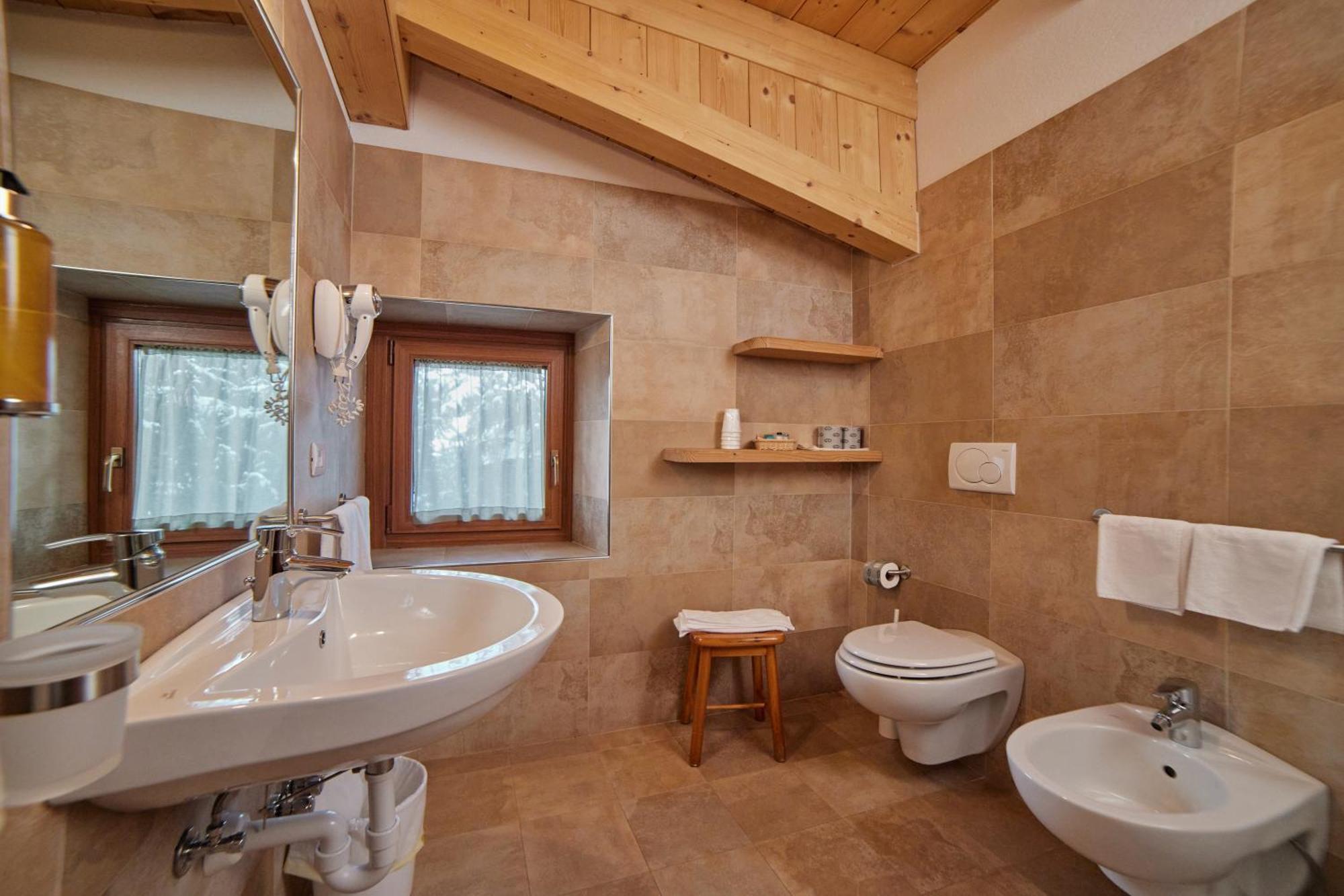 Hotel Vallechiara Bormio Bagian luar foto