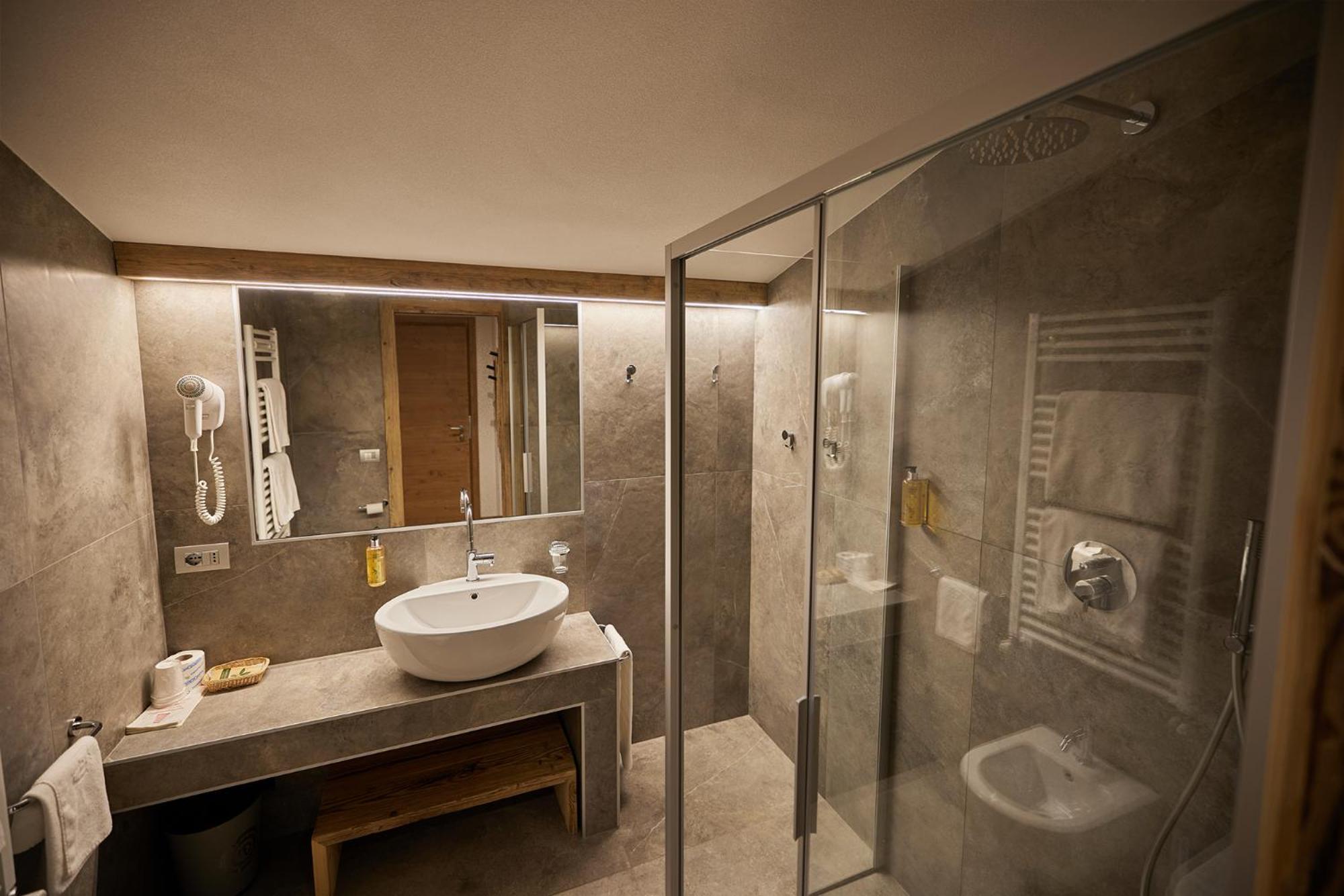 Hotel Vallechiara Bormio Bagian luar foto
