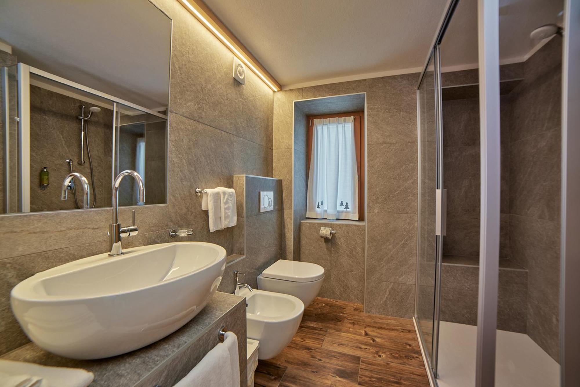 Hotel Vallechiara Bormio Bagian luar foto